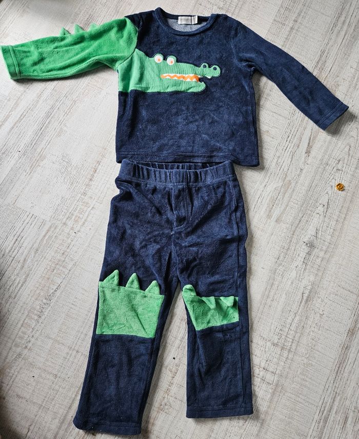 Pyjama velours crocodile 2ans