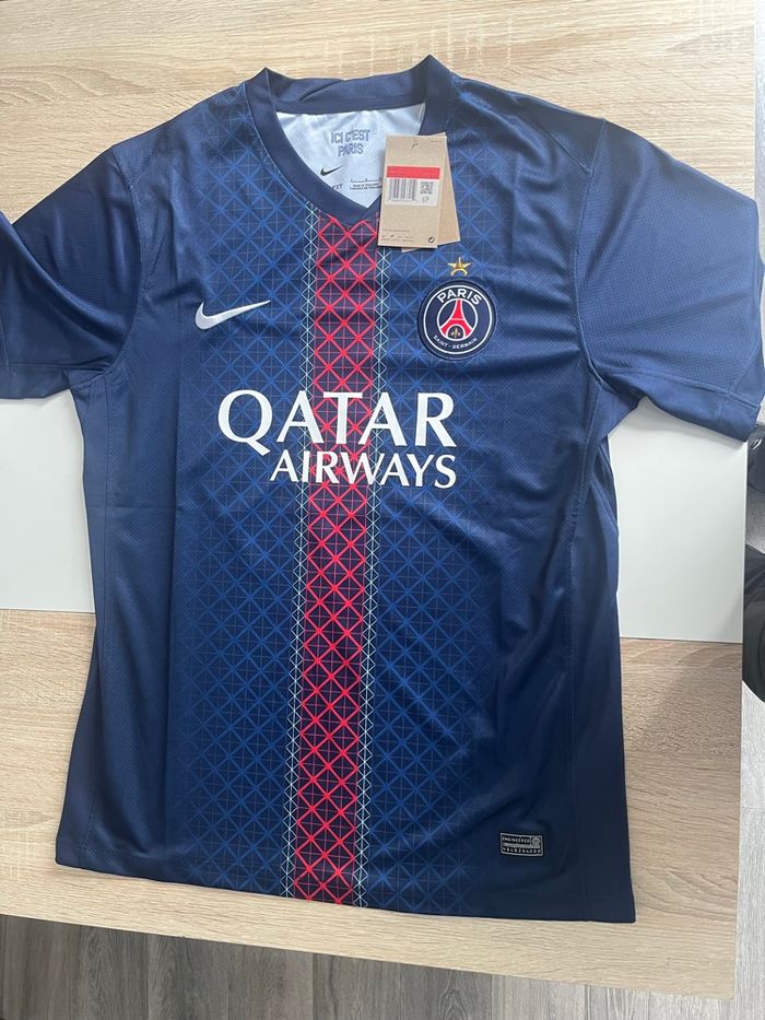 Maillot du psg edition limité avec l’étoile - photo numéro 1