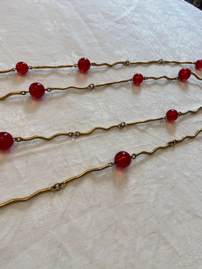 Long sautoir doré et perles résine rouge Biche de Bere - photo numéro 8