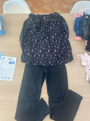 Jeans skinny destroy noir Zara 11-12 ans et Blouse 12 ans