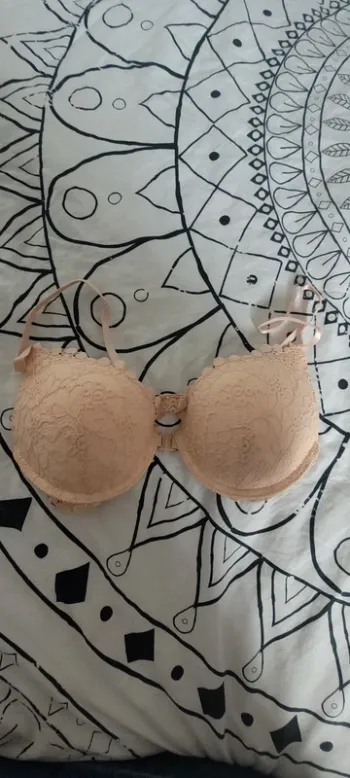 Soutien gorge neuf 90C ( mais noté 75C: taille chinoise)