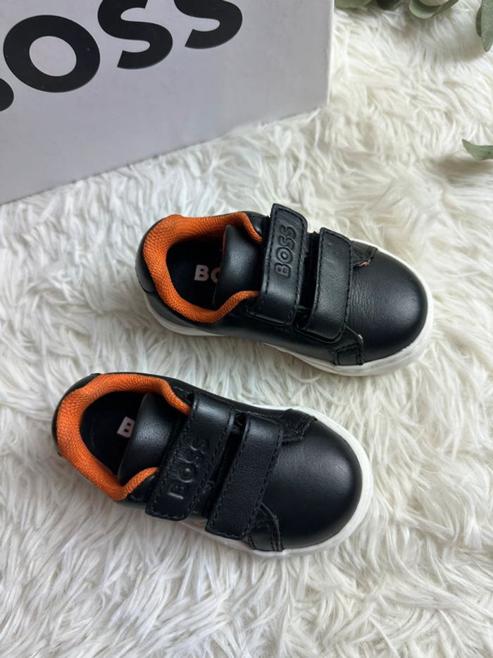 Paire de basket BOSS noir et orange taille 19 - photo numéro 3