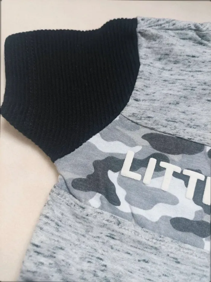 Tee-shirt manches courtes gris et noir Primark garçon 6 mois - photo numéro 3