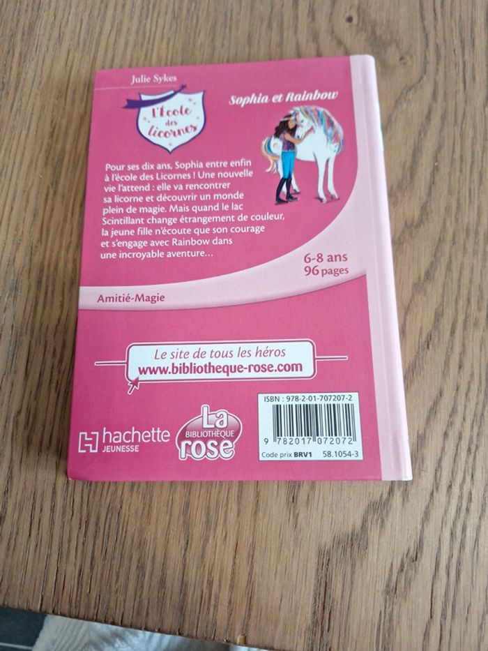 Livre l'école des licornes : Sophia et Rainbow n°1 - photo numéro 2