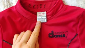 veste rouge taille 5 ans