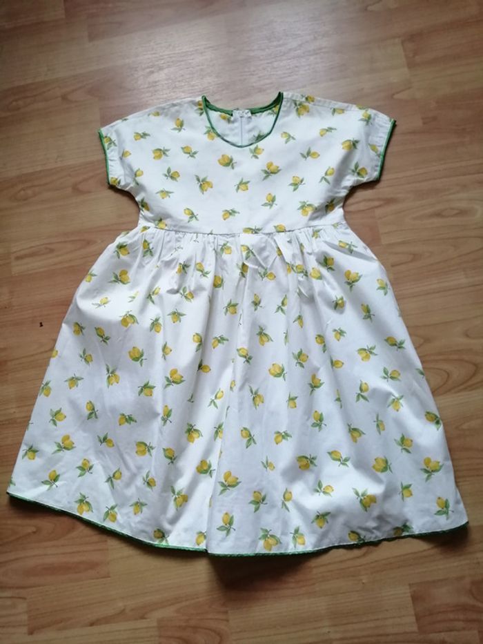 Robe faite par une couturière 8/10 ans imprimée aua