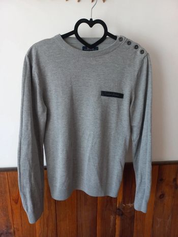 Pull gris col rond