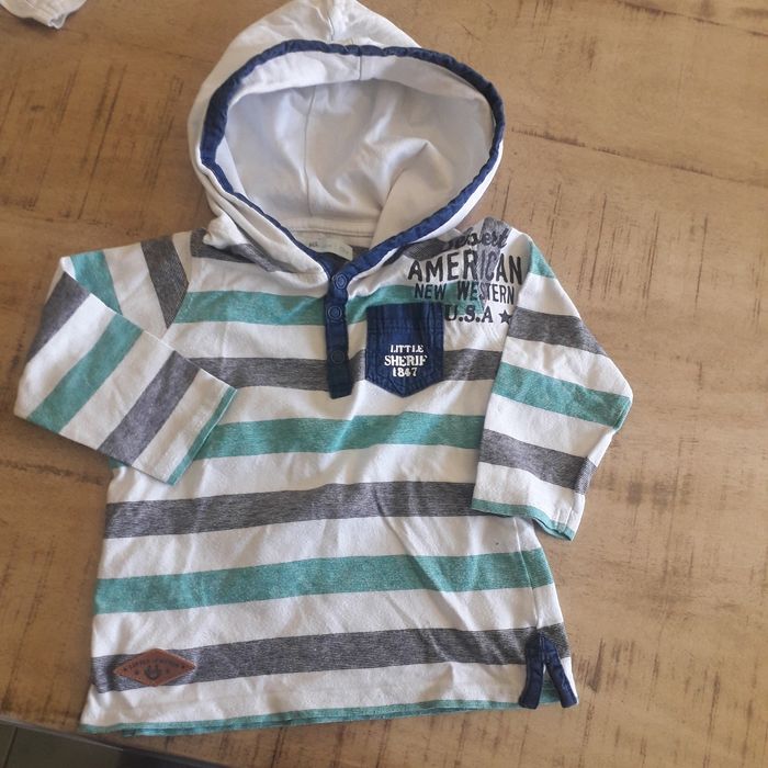 Pull à capuche 12 mois