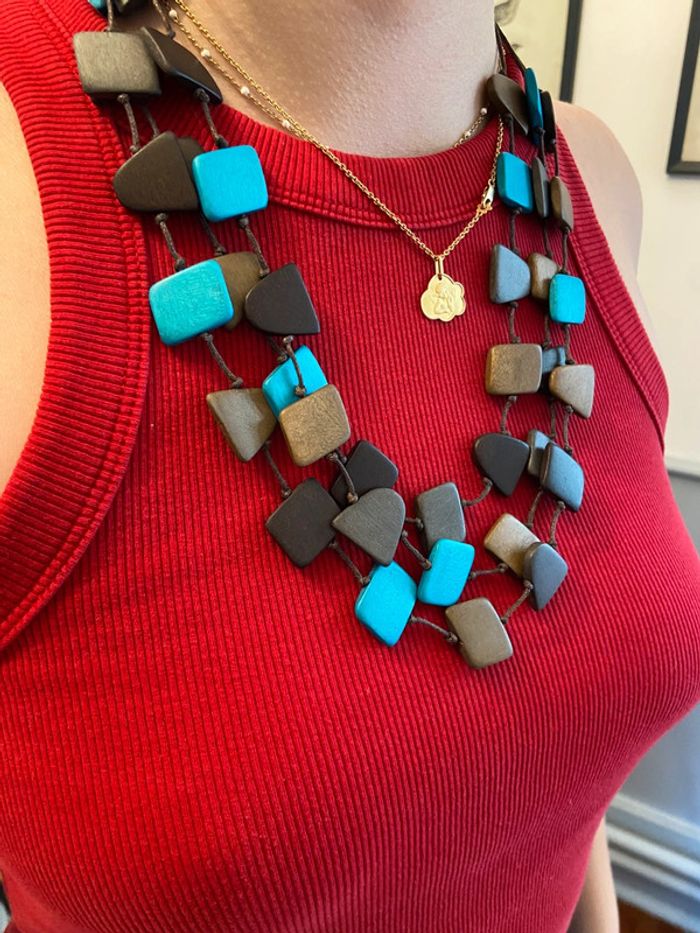 Collier trois rangs en perles de bois plates tons bruns et turquoise neuf - photo numéro 2