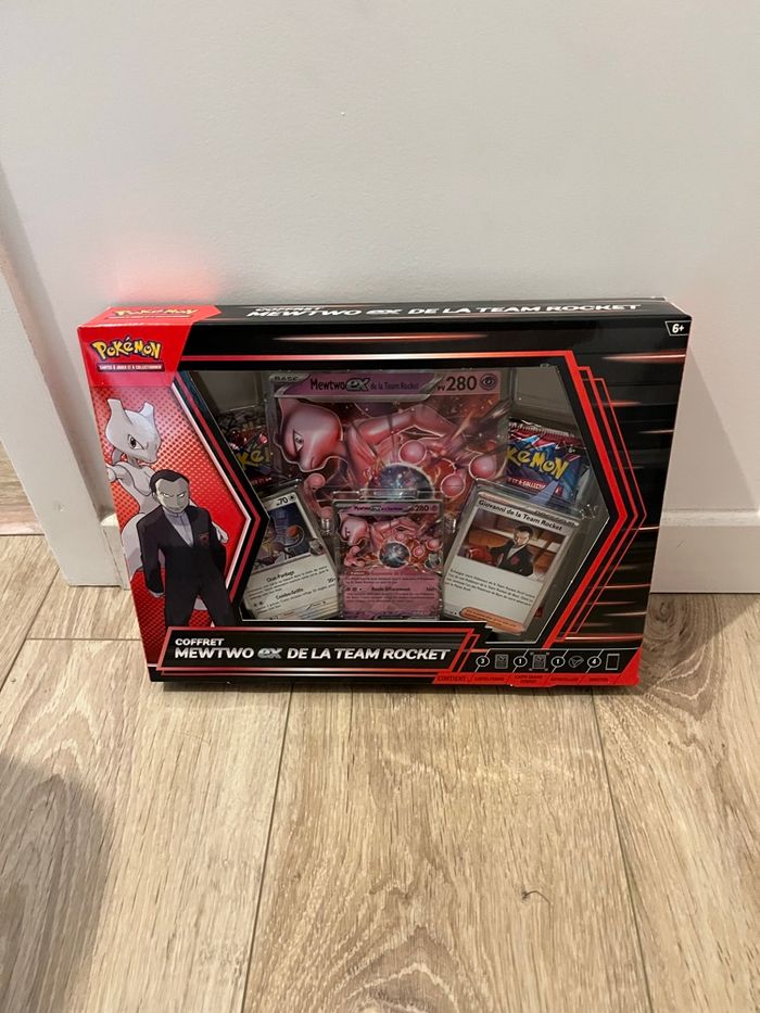 Coffret Mewtwo EX de la team Rocket EV10