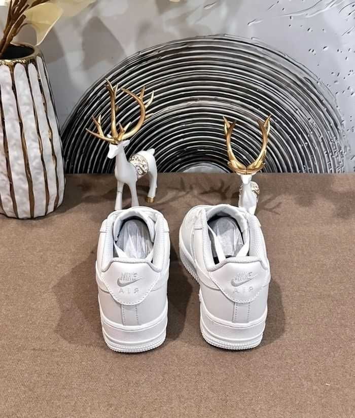 Nike Air Force 1 Low '07 White Pointure 40 - photo numéro 4