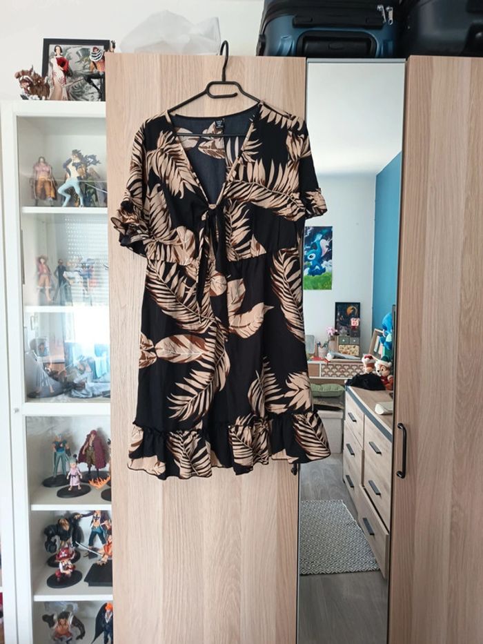 Robe a nouer devant noir feuille beige doré neuf shein - Taille XXL 44
