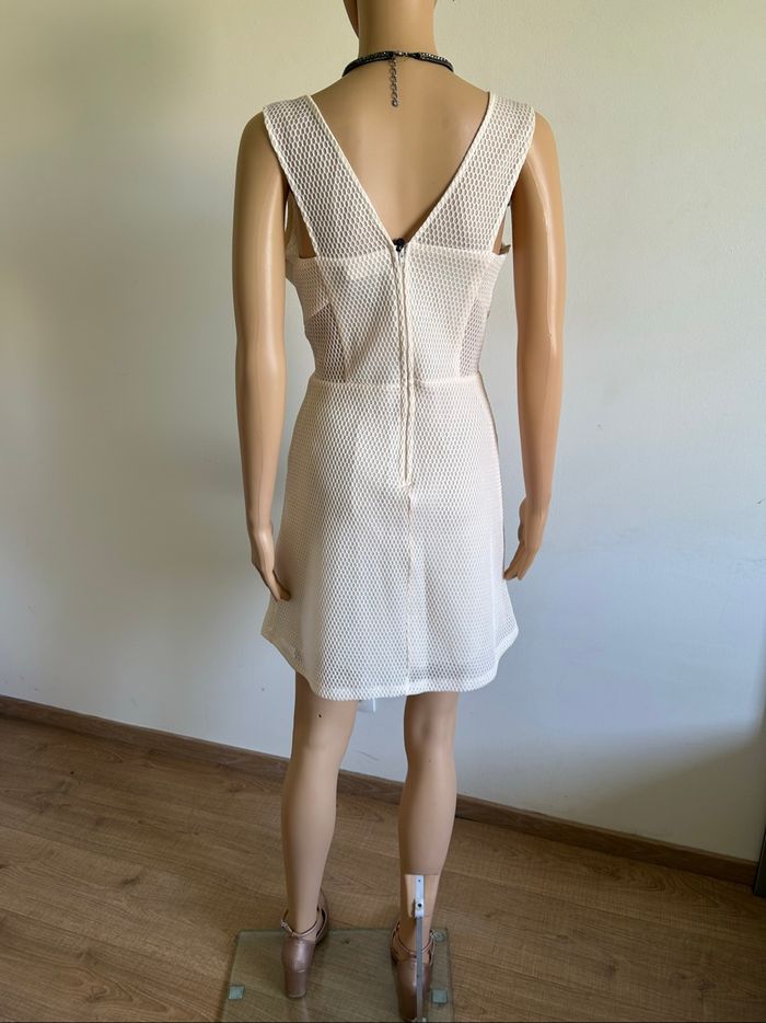 Robe crème neuve sans manches Naf Naf taille 40 (valeur 65€) - photo numéro 6