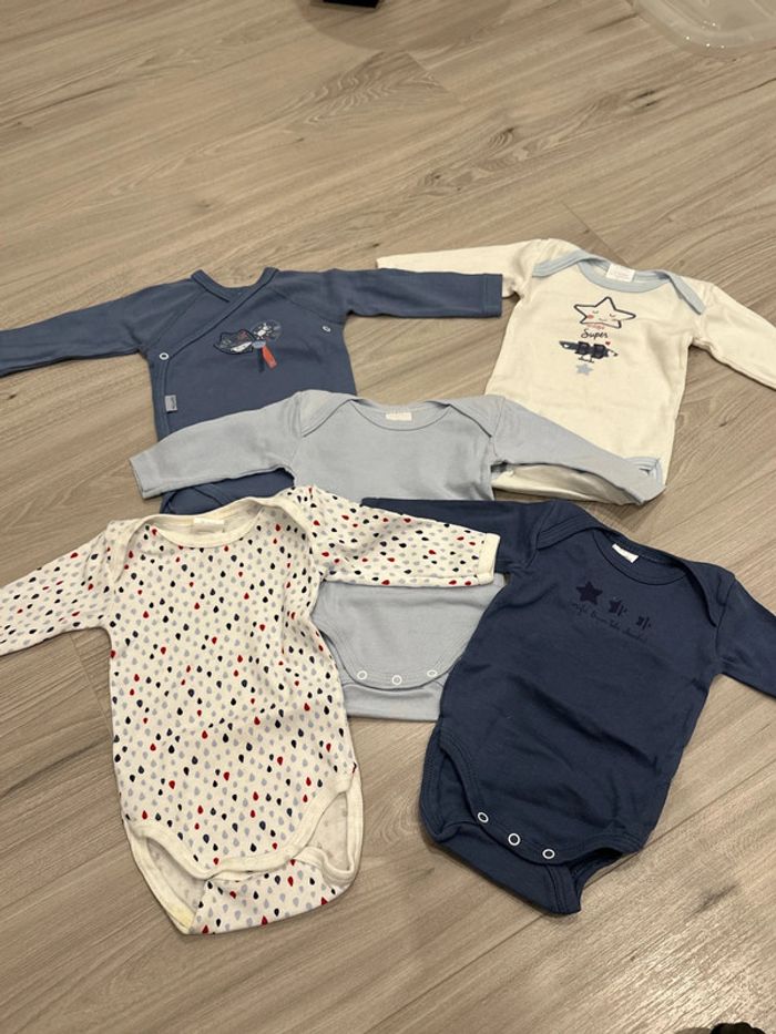 Lot de 5 bodies absorba bébé garçon 3 mois bon état - photo numéro 2