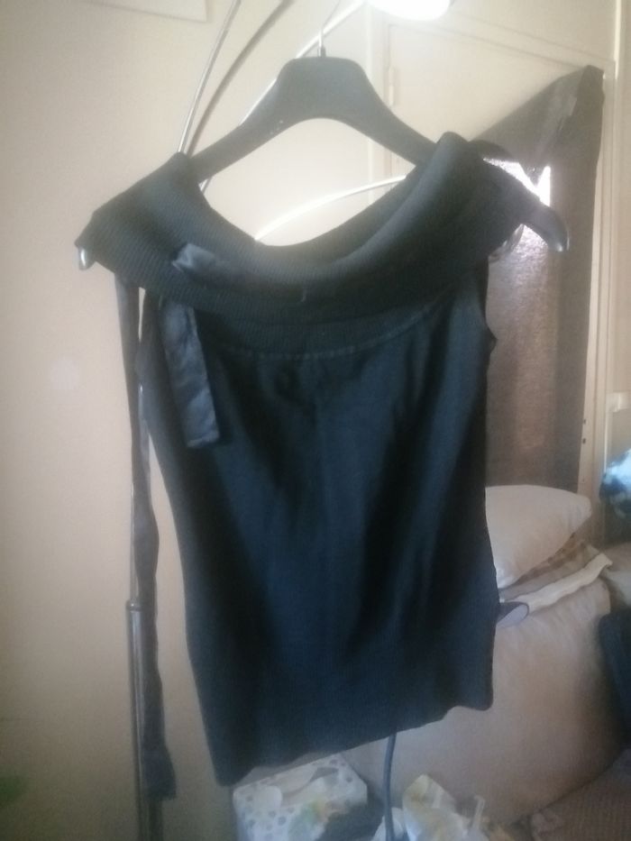 🌸Charmant haut maille noire au col tombant orné d'un liseré satiné "Taille 34/36" 123 " Neuf 🌸 - photo numéro 4
