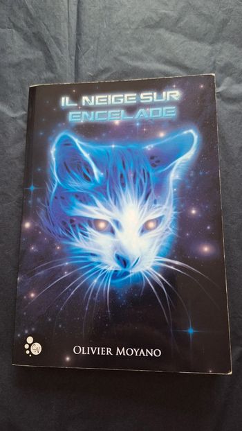 Il neige sur Encelade / Olivier Moyano