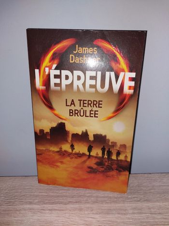 Livre l´épreuve la terre brûlée