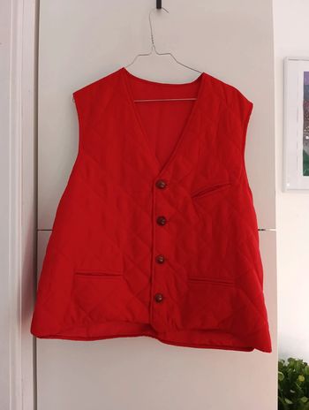 Veste rouge matelassée sans manches