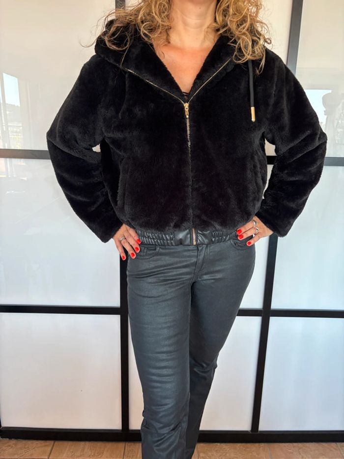 🎁prix en baisse aujourd’hui 🎁 Superbe veste à capuche noire  / bombers Zara en fausse fourrure - photo numéro 10