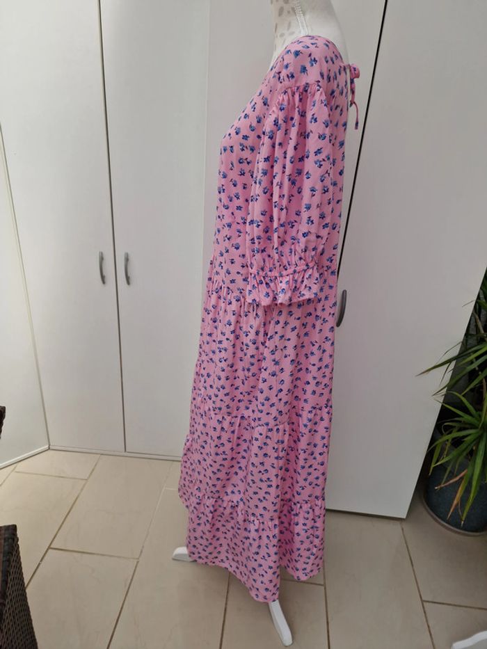 Robe Longue Rose Imprimé Fleurs Bleu Avec Volants - photo numéro 5