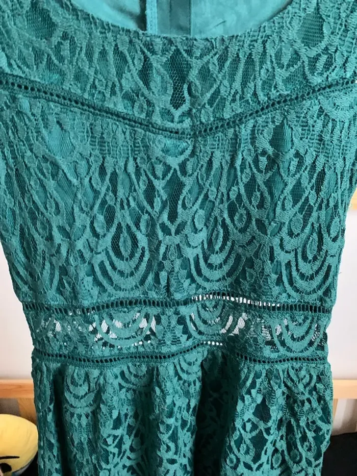 Robe dentelle verte - photo numéro 2