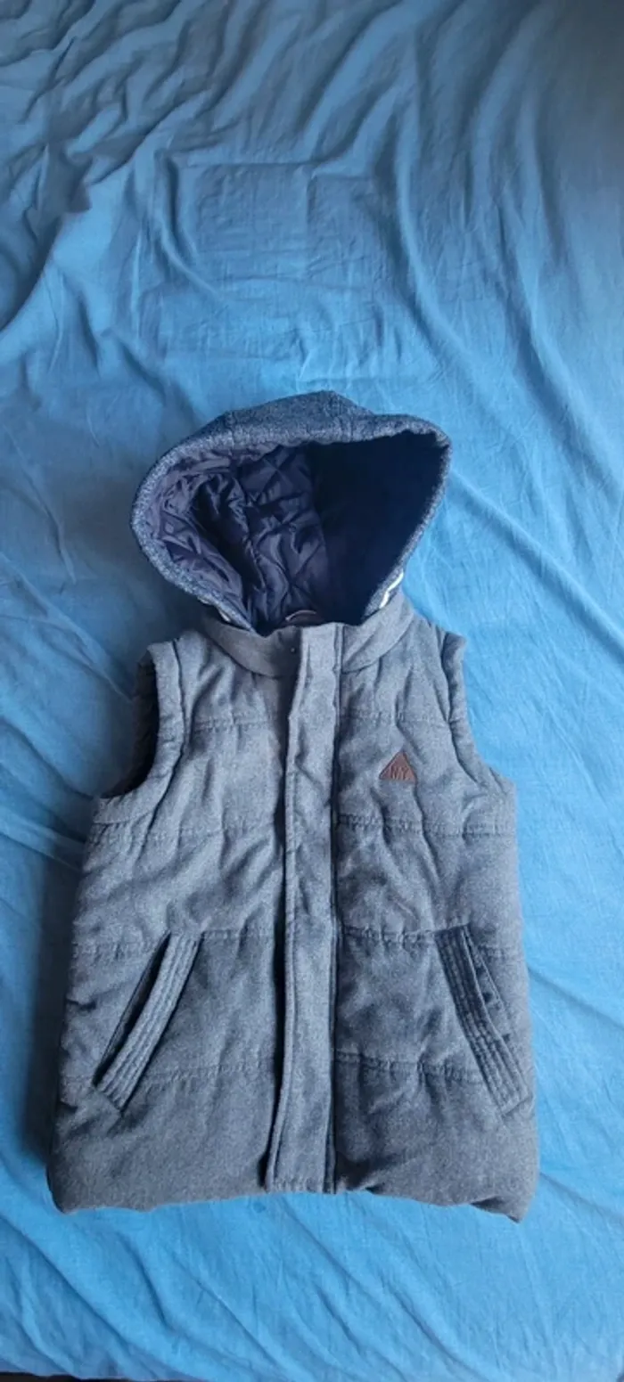 Dodoune sans manche tape à l'œil