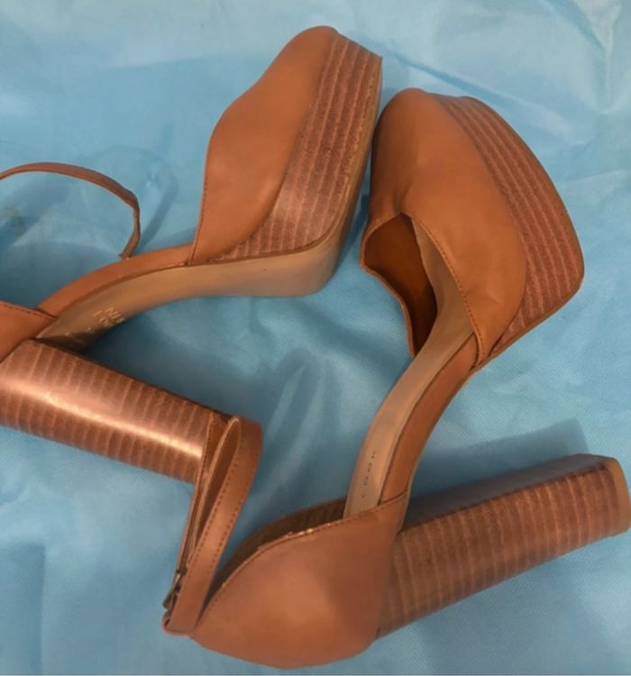 Chaussures sandales habillées quasi neuves - photo numéro 2