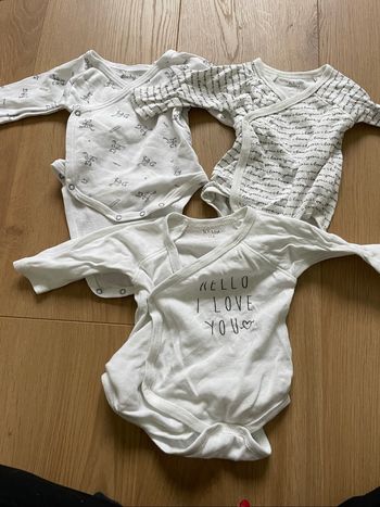 Lot bodies 1 mois