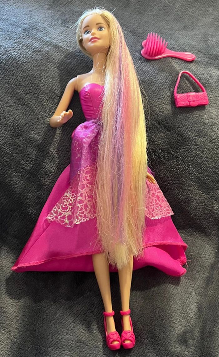 Poupée barbie en bonne état rose avec accessoires comme sur photo - photo numéro 2