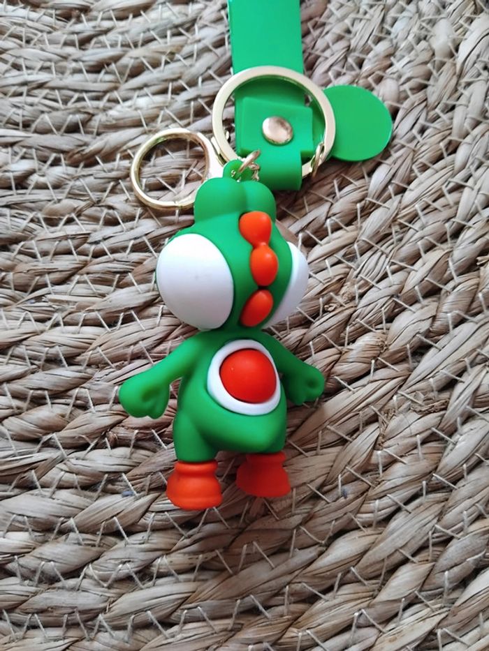 Porte clé Yoshi neuf - photo numéro 3