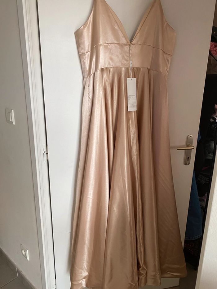Robe de demoiselle d’honneur neuve couleur gold - photo numéro 2