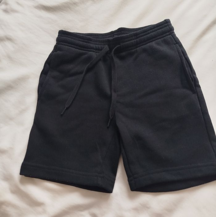 Short noir