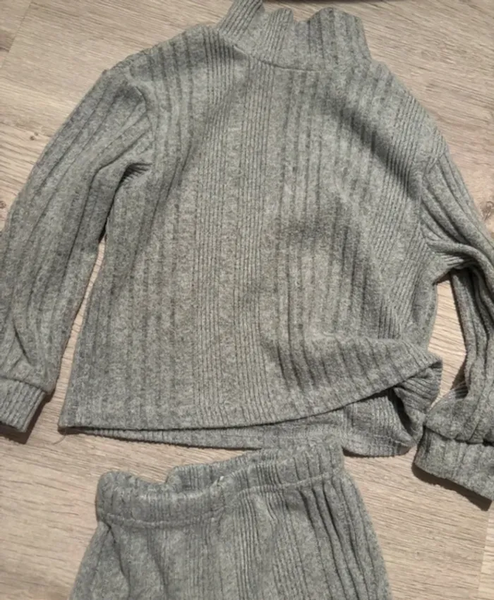 Ensemble gris fille 2-3 ans - photo numéro 2