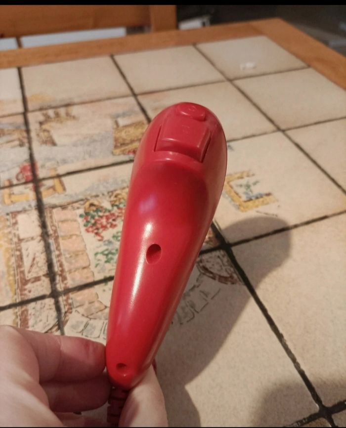 🎮 Nunchuk Wii rouge – HS (ne fonctionne pas) - photo numéro 2