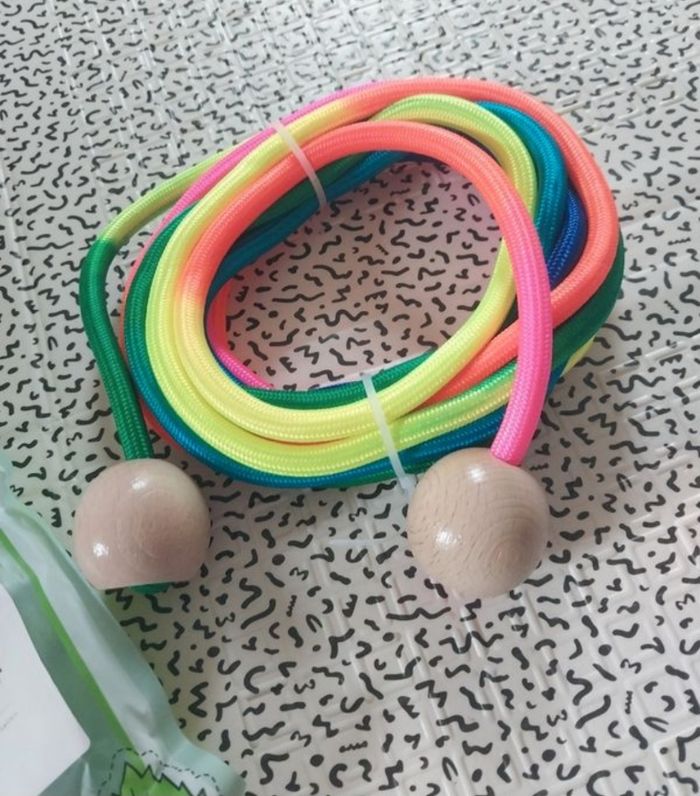 Corde à sauter longue multicolore – poignée bois - photo numéro 2