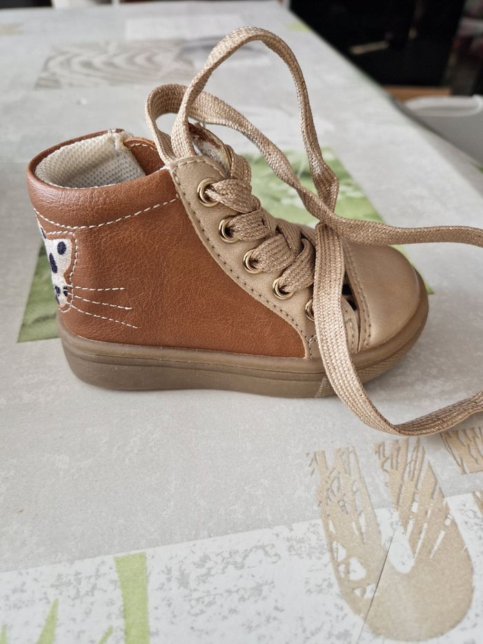 Belle bottines bébé toute neuve - photo numéro 3
