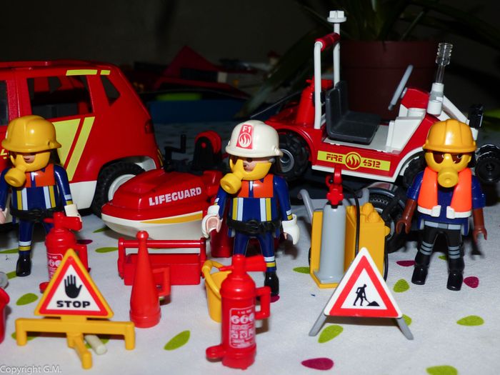 Lot playmobils pompiers + vehicules etc - photo numéro 4
