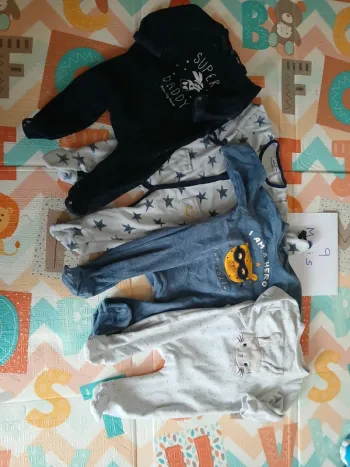 Lot pyjamas 9 mois