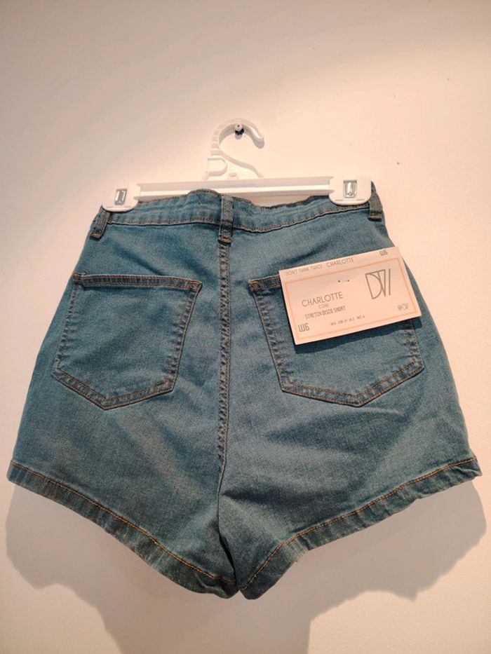 Short neuf avec étiquette - photo numéro 3