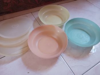 lot de 3 grands ramequins couleurs pastels avec leurs couvercles Tupperware