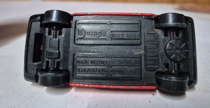Voiture miniature bburago 4119 fiat uno rouge 1/43 - photo numéro 5