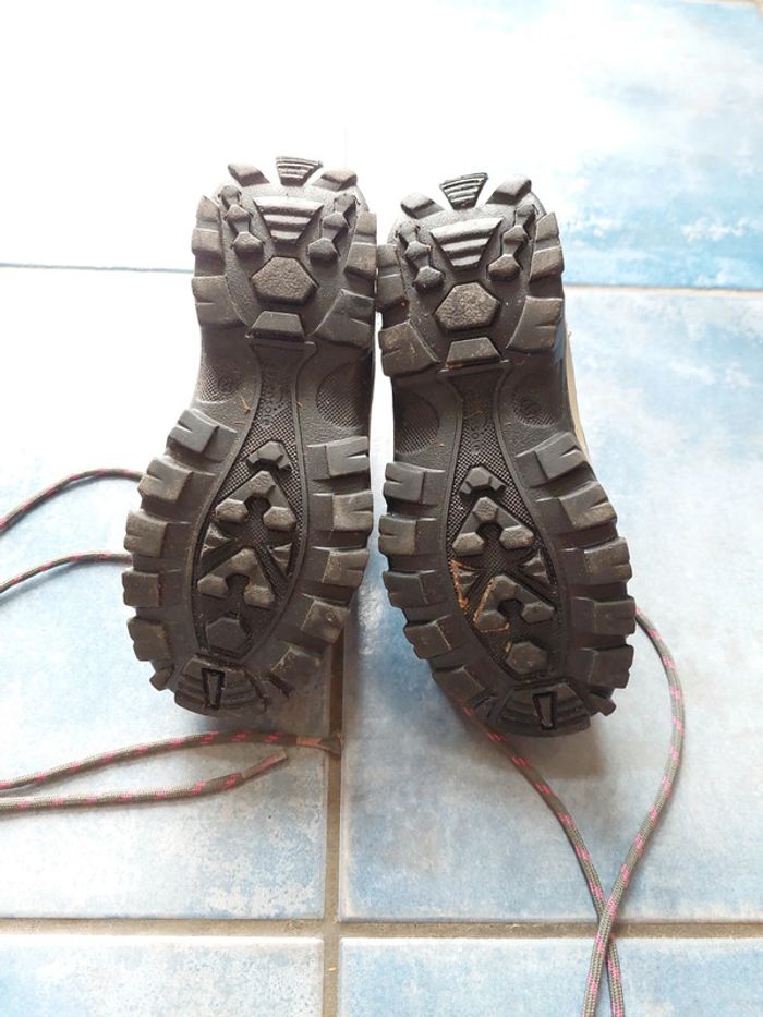 Chaussures de randonnée pointure 32 - photo numéro 2