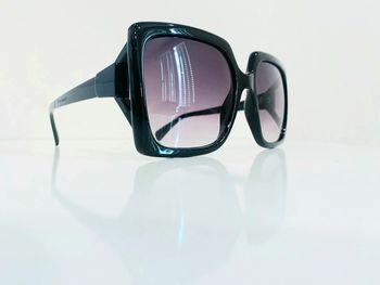 Lunette de soleil femme carrée noire verres dégradés taille large uvprotection catégorie 3