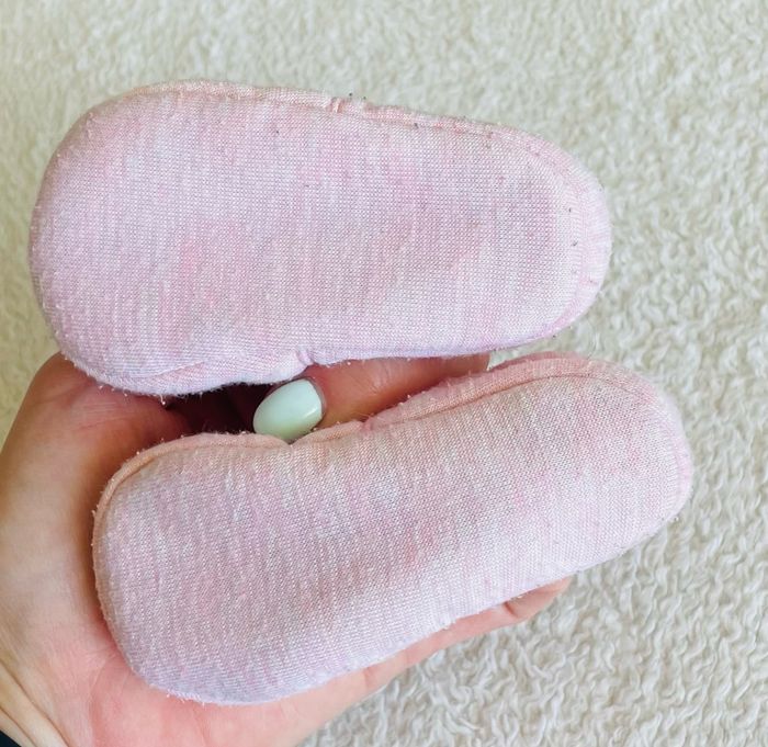 petit chaussons rose avec inscription Little love « Kiabi » - photo numéro 2