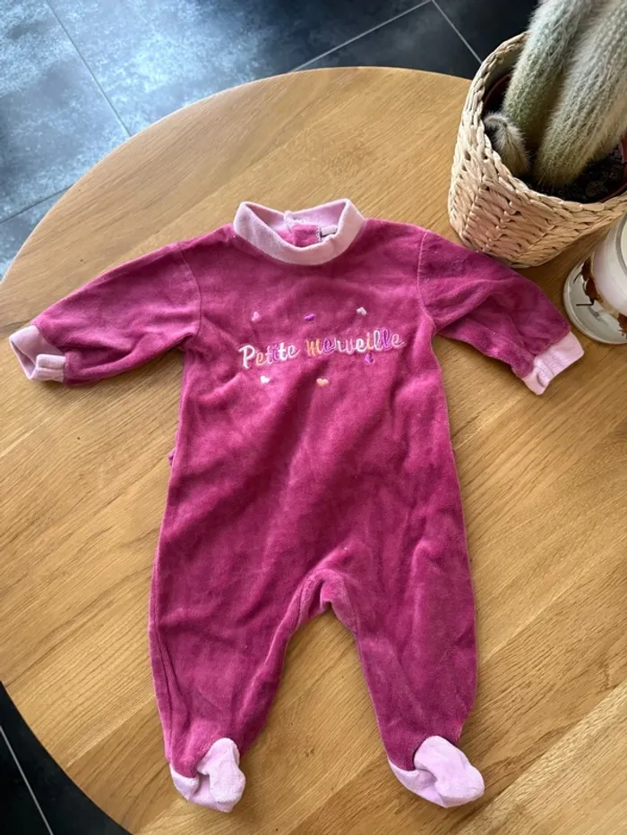 Lot 3 pyjamas velours fille 1 mois - photo numéro 2
