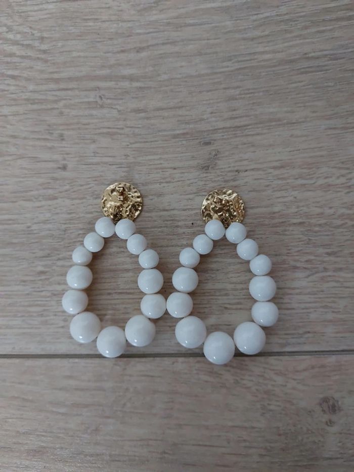 Boucles d'oreilles perles blanches - photo numéro 2
