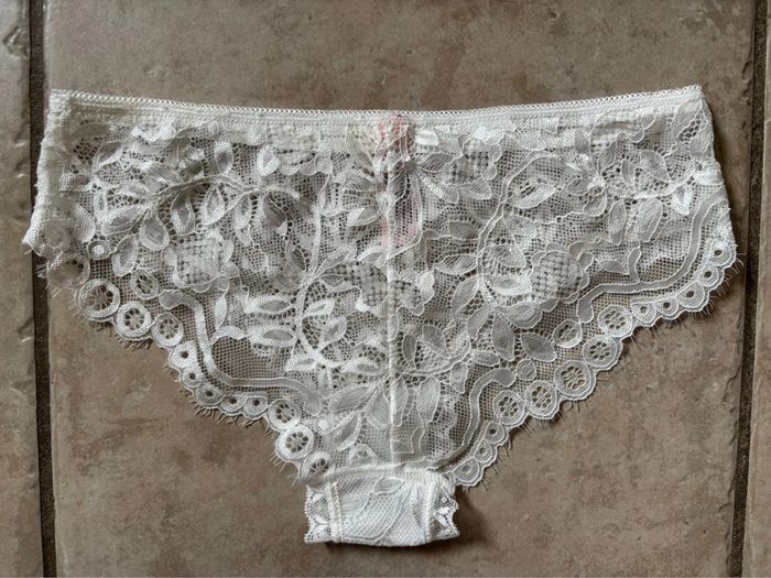 Culotté neuve en dentelle taille S - photo numéro 2