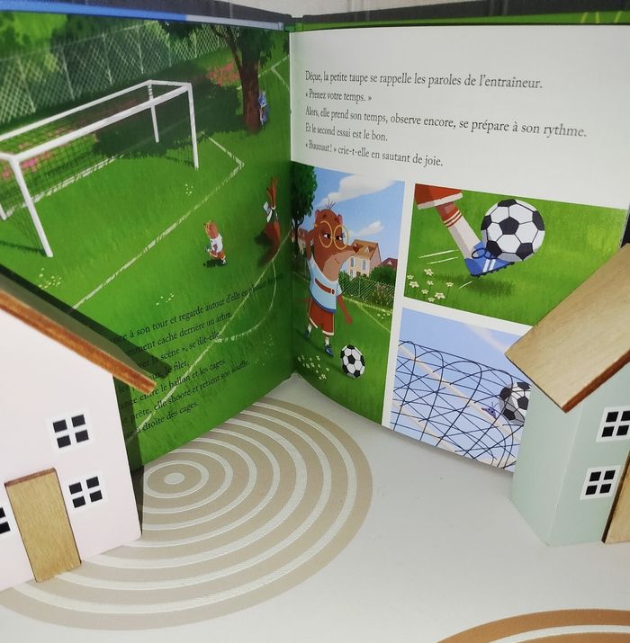 📚 Hachette Jeunesse L'entraînement de football Neuf - photo numéro 2
