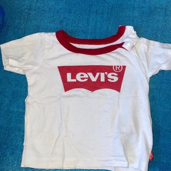 T-shirt levis