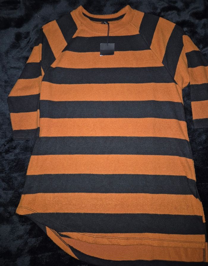 Pull orange et noir - photo numéro 3